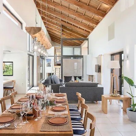 Annaniko Villa, Amazing Views, Spacious Pools