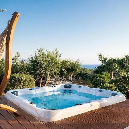 Annaniko Villa, Amazing Views, Spacious Pools *